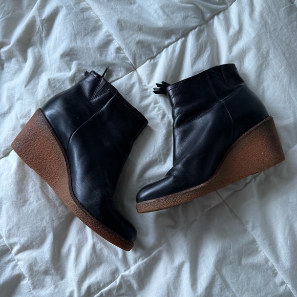 COLE HAAN Grand OS Auden Wedge Ankle Boot Sz 9B Black Leather Waterproof Zip - Picture 4 of 10